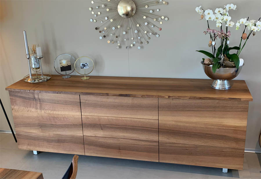 Sideboard aus Schweizer Nussbaum